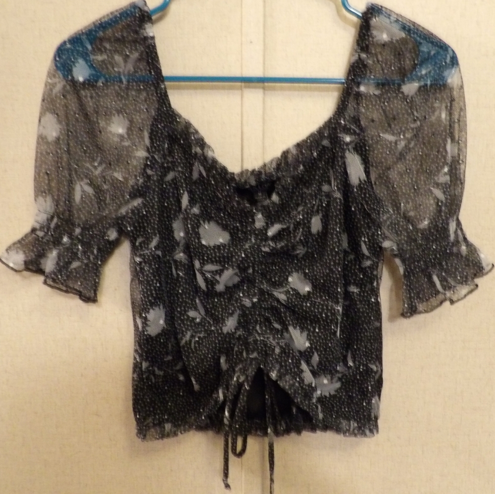 Willow Young Top black Floral Sheer Puff Sleeve Size M